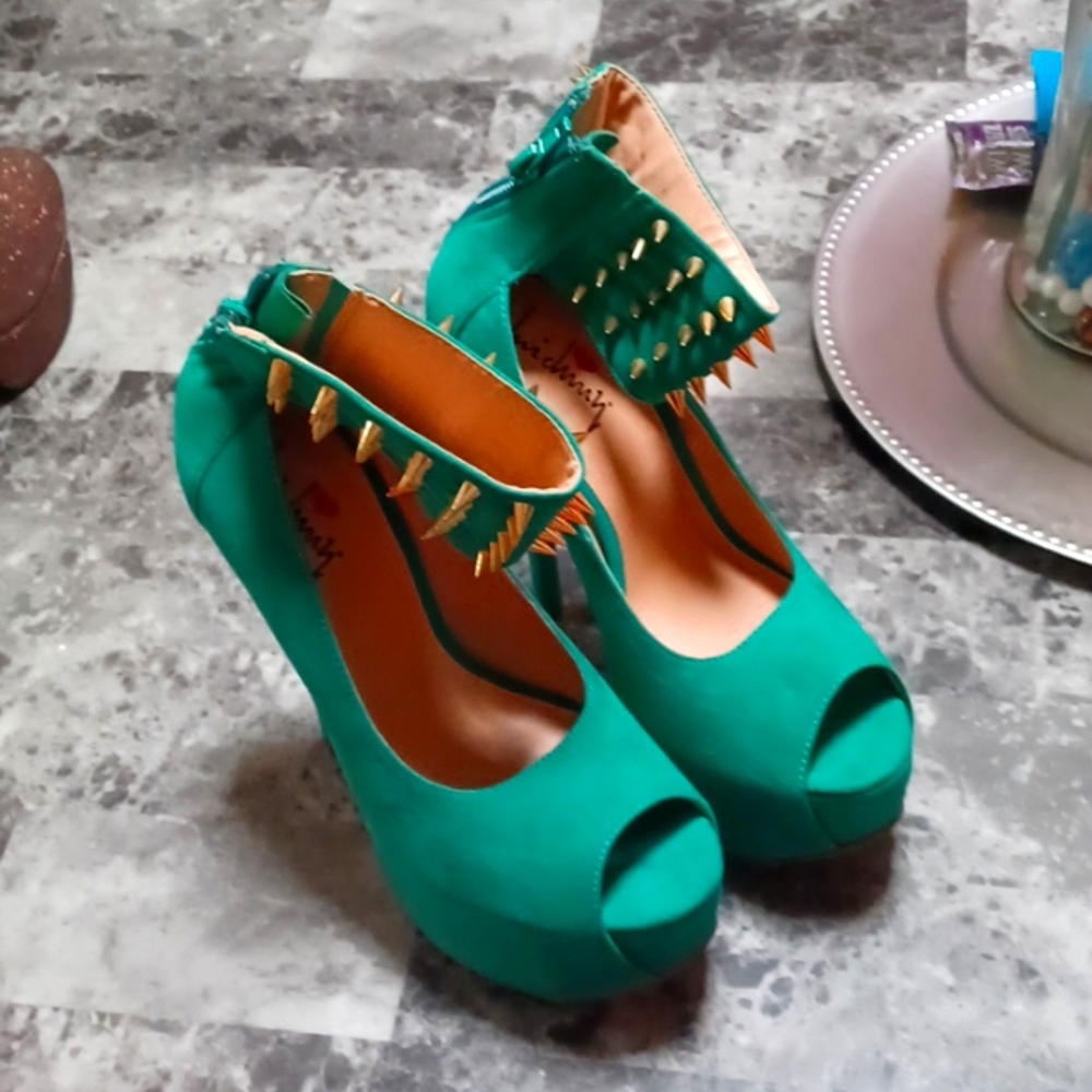 Heels luichiny green